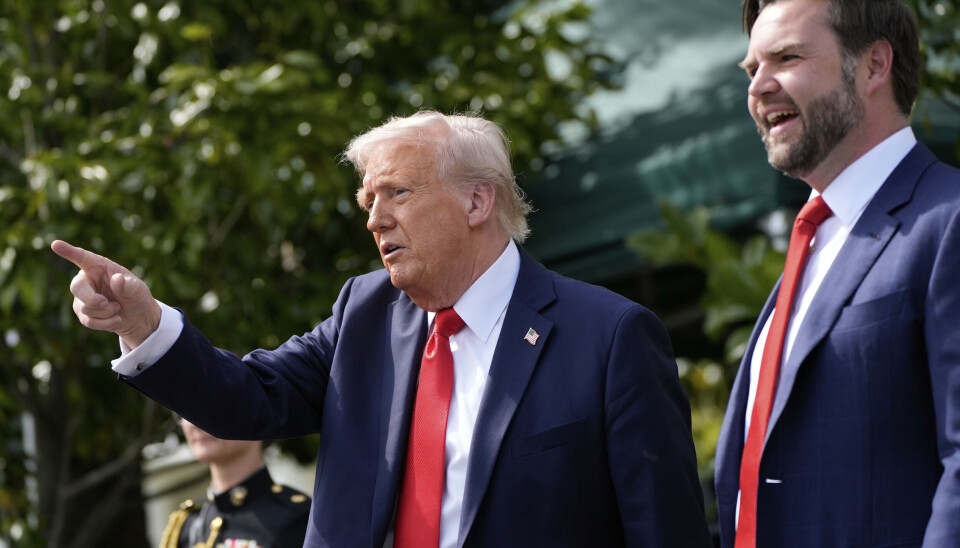Harvard mister milliardstøtte fordi de ikke vil møte kravene til de amerikanske myndighetene. President Donald Trump her sammen med visepresident JD Vance.